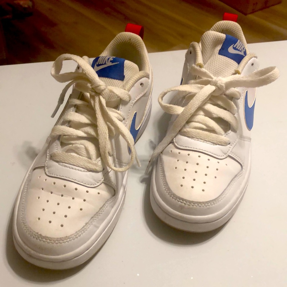 Like New Youth (3.5) Nike Air Force 1!! HOT!! Light blue swoosh, red tab back.